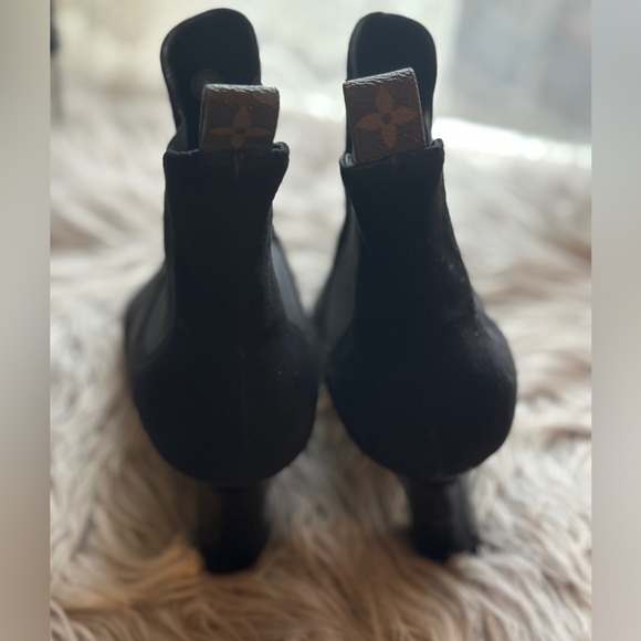 Louis Vuitton Suede Chelsea Boots - Picture 7 of 15